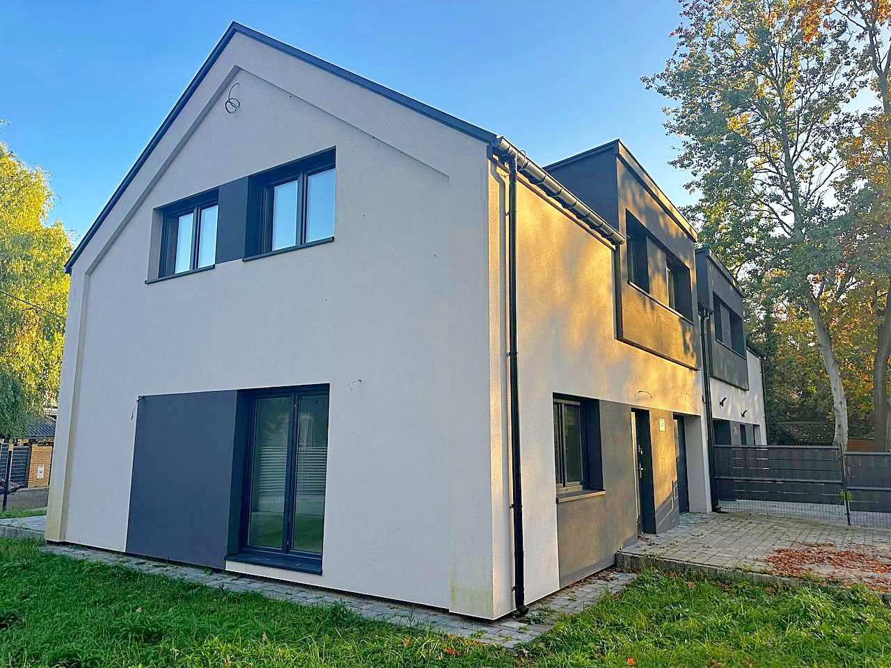 Dom, widok od strony wejścia